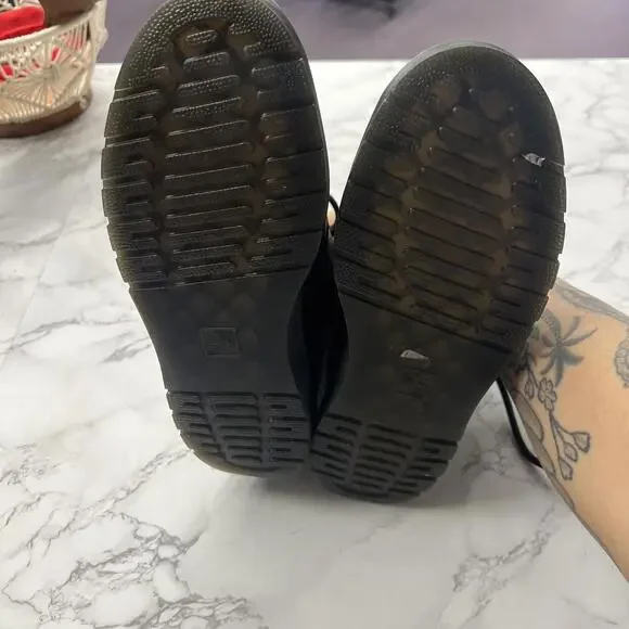 Black Dr. Martens lace up combat boot - Picture 5 of 6